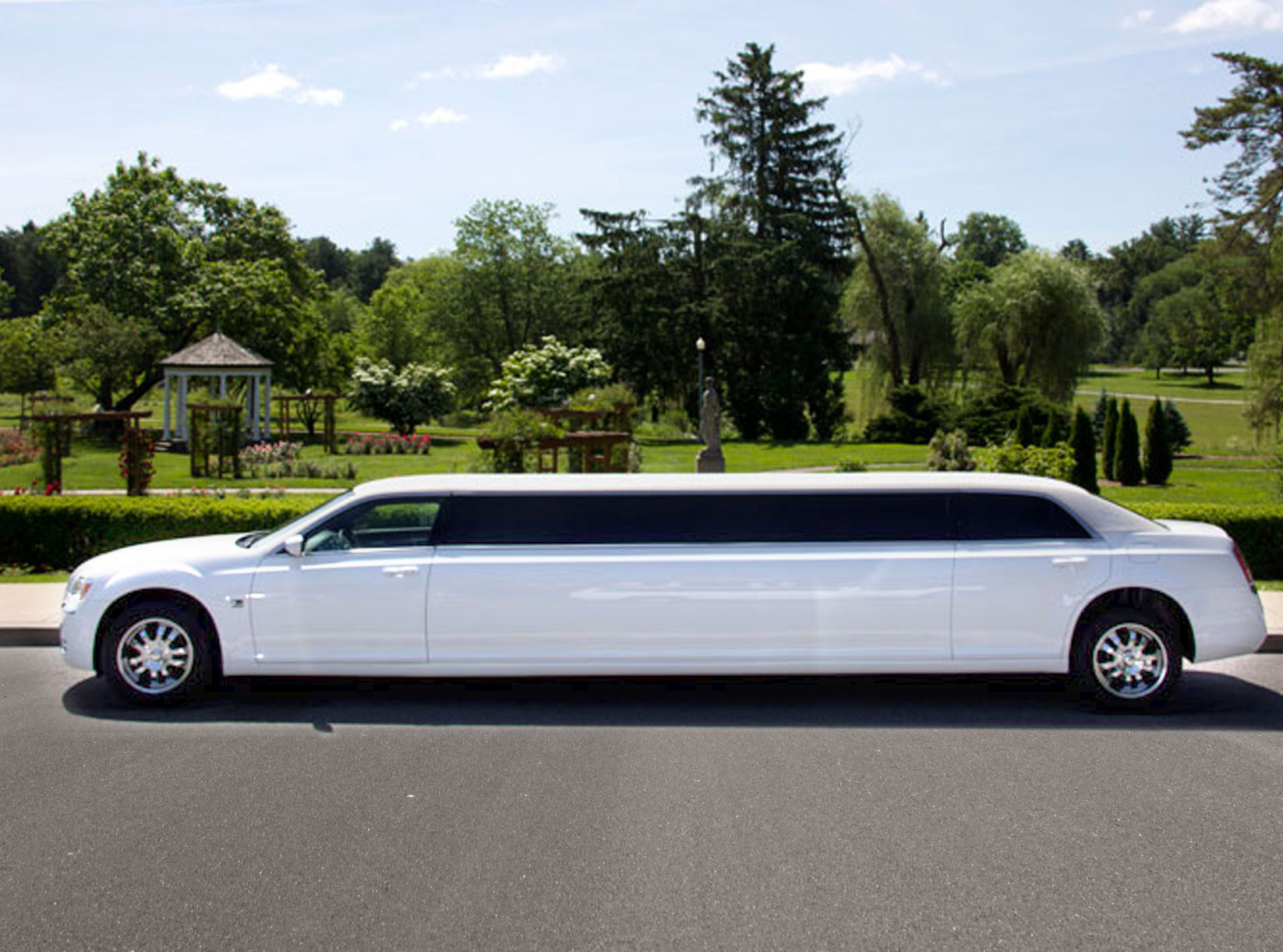 Rent a Limousine in Karachi for a Special Occasion